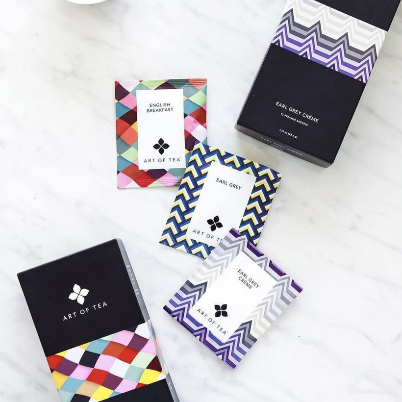 Sachet packs with patterned labels